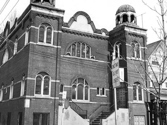 2: The Kiever Synagogue, Religious Life